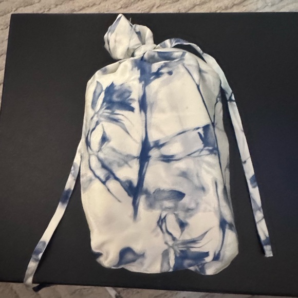 Lunya silk eye mask in Whisper Bloom - Picture 11 of 11